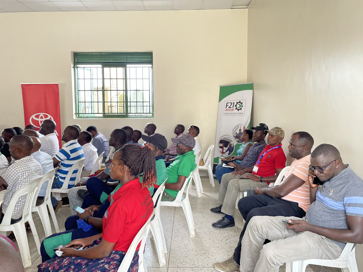 PatraUg1's tweet photo. Always put your seat belts and  adjust mirrors, make sure all seat belts are working properly.  .@CFAOMotors_Ug technician at the sensitization training today .@Formular21  .@AIRDInt service in Mbarara. https://t.co/ozA9264VZW