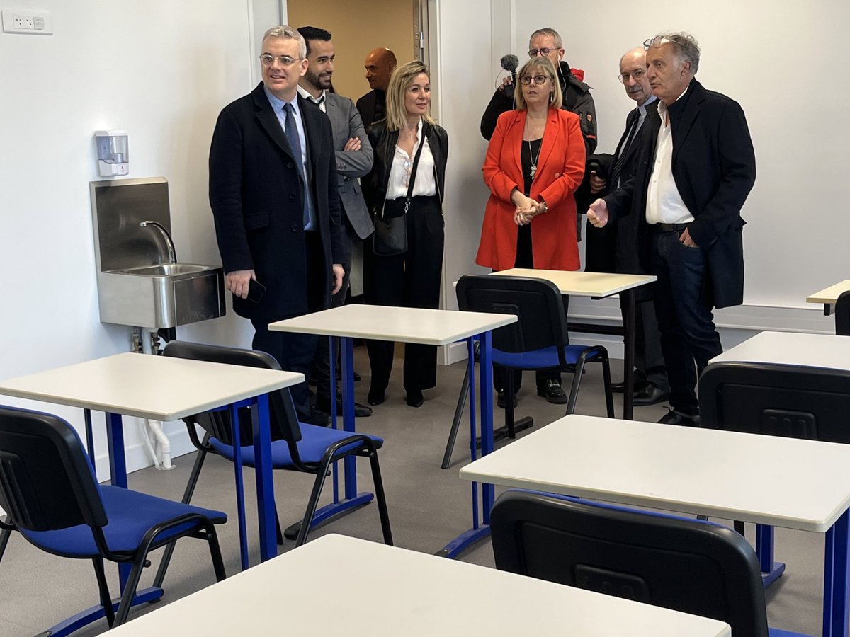 sretailleau's tweet photo. Je visite ce matin le centre d’investigation clinique de l’Hôpital Nord de l’@aphm_actu et le futur centre de simulation en santé pour nos étudiants. #SIMMAR
Ici, comme au Marseille Immunology Biolcuster, la science nourrit l’innovation en santé ! https://t.co/sN8nH8qXvo