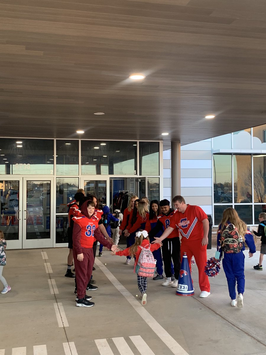 Happy Friday from the COOGS and future COOGS at Dyess Elementary! Keep working hard! #TCW <a href="/AbileneISDAthl1/">Abilene ISD Athletics</a> <a href="/abileneisd/">Abilene ISD</a> <a href="/GoCooperCougars/">Cooper High School</a>