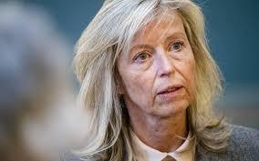 Bemoei je niet met onze pensioenen <a href="/KajsaOllongren/">Kajsa Ollongren</a>  van D66! Geen pensioengelden in welke vorm dan ook en überhaupt geen gelden meer naar Oekraïne! De met arrogantie en dedain doorspekte ijskoude <a href="/KajsaOllongren/">Kajsa Ollongren</a> van D66 heeft Nederland alleen maar ellende gebracht de laatste