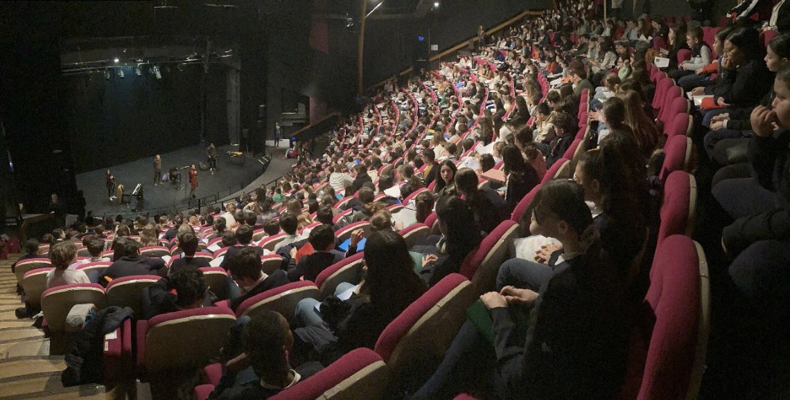 Pop the Opera se prépare ✨🎶!  Le 12 février, 500 élèves du Vaucluse et des Bouches-du-Rhône se sont réunis pour une journée de répétition inoubliable à l’auditorium du Thor ! 
👉 pedagogie.ac-aix-marseille.fr/jcms/c_1119893…
🙏 aux <a href="/choregies/">Chorégies d'Orange</a>, aux professeurs d’Éducation musicale et Chant choral et