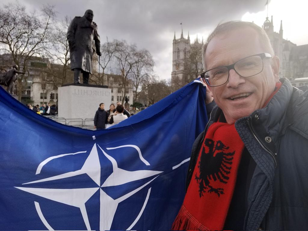 GunterFehlinger's tweet photo. I call the UK, invite Ukraine and Kosovo into @NATO
@RishiSunak @David_Cameron
Do not surrender Ukraine to Putin
Only inside NATO Ukraine is secure!
#UkraineJoinNATO
#neversurrender https://t.co/xbS3kxDABL