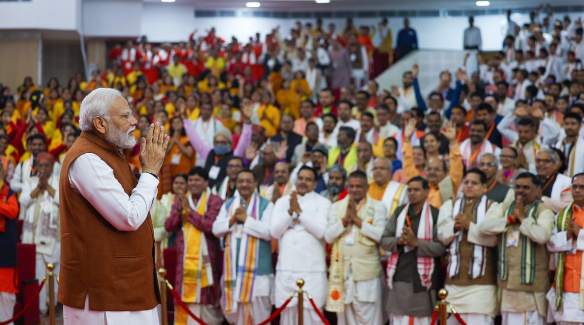 Took part in the prize distribution ceremony of the Sansad Sanskrit Pratiyogita. It is amazing to see the people of Kashi excel in diverse activities including promotion of Sanskrit, sports, photography and more.