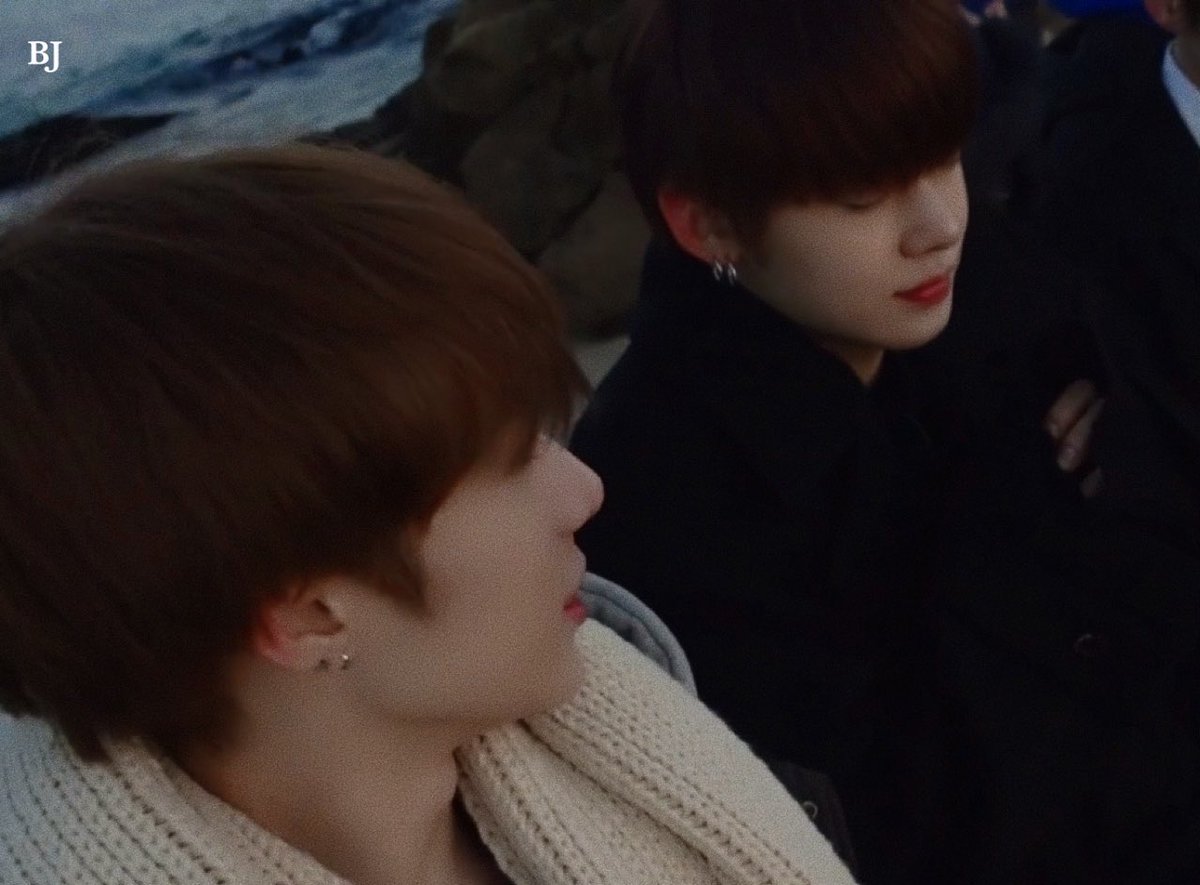B1339J's tweet photo. 밤준 2019                              밤준 2024 https://t.co/DZ1VrXJZpF
