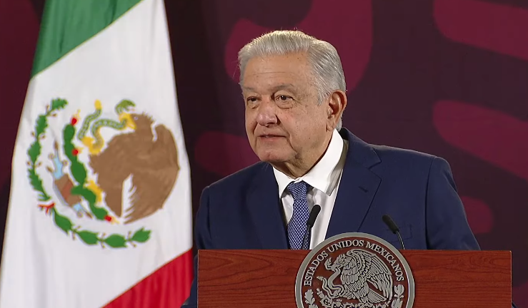 ivillasenor's tweet photo. No doy crédito: AMLO no solo acaba de justificar la filtración del teléfono de la reportera del NYT, sino que amenaza con volverlo a hacer con quien se meta con él: «Por encima de esa ley (datos personales) está la autoridad política». ¡Increíble!