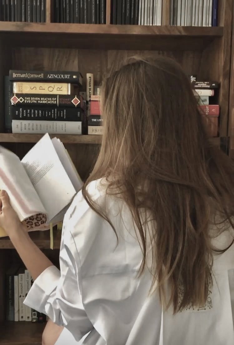 You can never have too many books 🪐