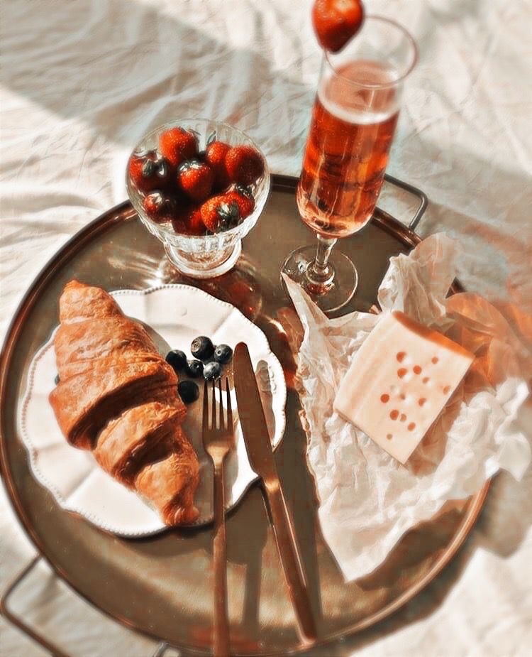 Happy Friday 💗😘 Dont forget to have some fruits & berries with your breakfast today. Fruits are a great source of antioxidants