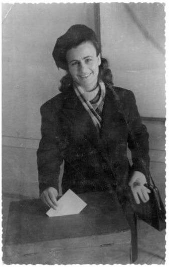 Qu'elle est peu racontée, la vie de Mélinée Soumékian, rebaptisée Assadourian en exil, cantonnée au statut d'épouse Manouchian, panthéonisée en éternel second couteau.