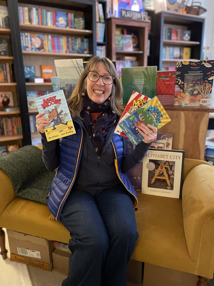 After a fantastic day of Agent Moose workshops with kids at @Fettes_College yesterday I stopped into the lovely Ginger and Pickles Bookshop in Edinburgh. Fab time in 🏴󠁧󠁢󠁳󠁣󠁴󠁿for the Moose!