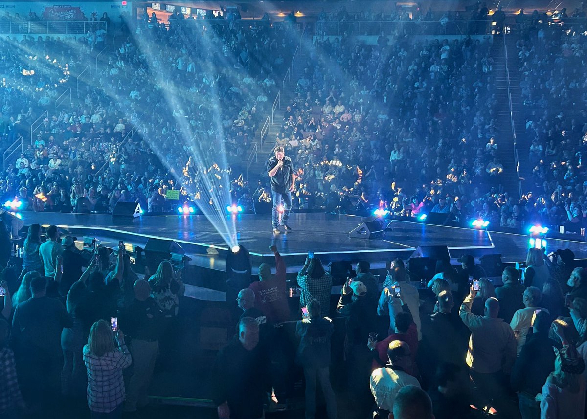 TAITTowers's tweet photo. It’s #BackToTheHonkyTonk with Blake Shelton 🤠 Cheers to the start of another leg of the tour!

Production Manager: Chris Alderman
Production Designer: Steve Cohen

#BlakeShelton #TAIT #ExploreImpossible #MomentsThatMovePeople #UnlimitYourIdeas https://t.co/rGsslcVjY0
