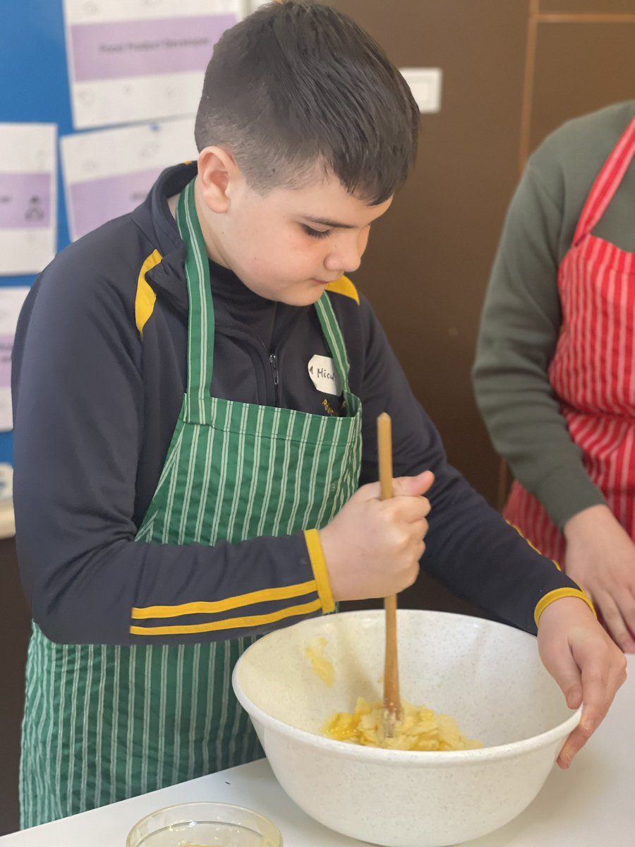 We welcomed some amazing 5th class students from @morningstarns yesterday to our ‘School in Action’ Day where they tried out various subjects our school offers. They also had loads of fun making delicious cakes! 😋 #presentationballyphehane