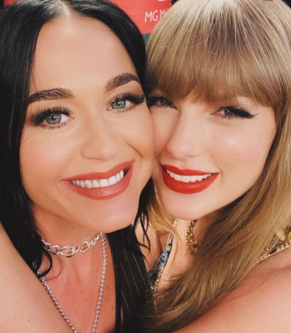 TSTheErasTour's tweet photo. Katy Perry and Taylor Swift tonight at #SydneyTSTheErasTour https://t.co/A3hsLMOntF