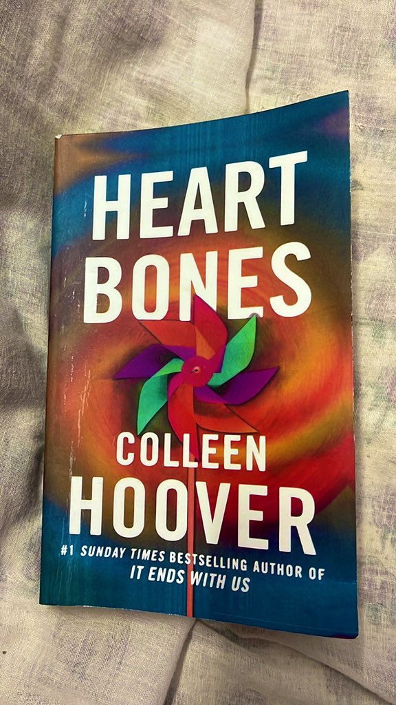 Hearts don’t have bones. They can’t actually break.❤️‍🩹
#heartbones #colleenhoover