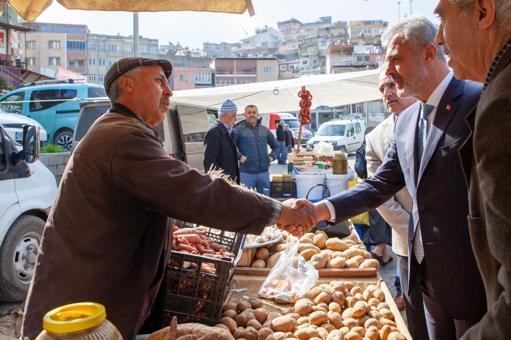 akkadin_hatay's tweet photo. Hatay Büyükşehir Belediye Başkan Adayımız Mehmet Öntürk Başkanımız;

Belen’de çarşı esnafımızı ziyaret ettik, bereketli işler diledik...

Alnının teri, elinin emeğiyle rızkını temin eden esnafımızın her daim yanında olacağız. https://t.co/qlW5F9Cv3A