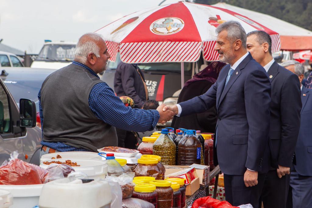 akkadin_hatay's tweet photo. Hatay Büyükşehir Belediye Başkan Adayımız Mehmet Öntürk Başkanımız;

Belen’de çarşı esnafımızı ziyaret ettik, bereketli işler diledik...

Alnının teri, elinin emeğiyle rızkını temin eden esnafımızın her daim yanında olacağız. https://t.co/qlW5F9Cv3A