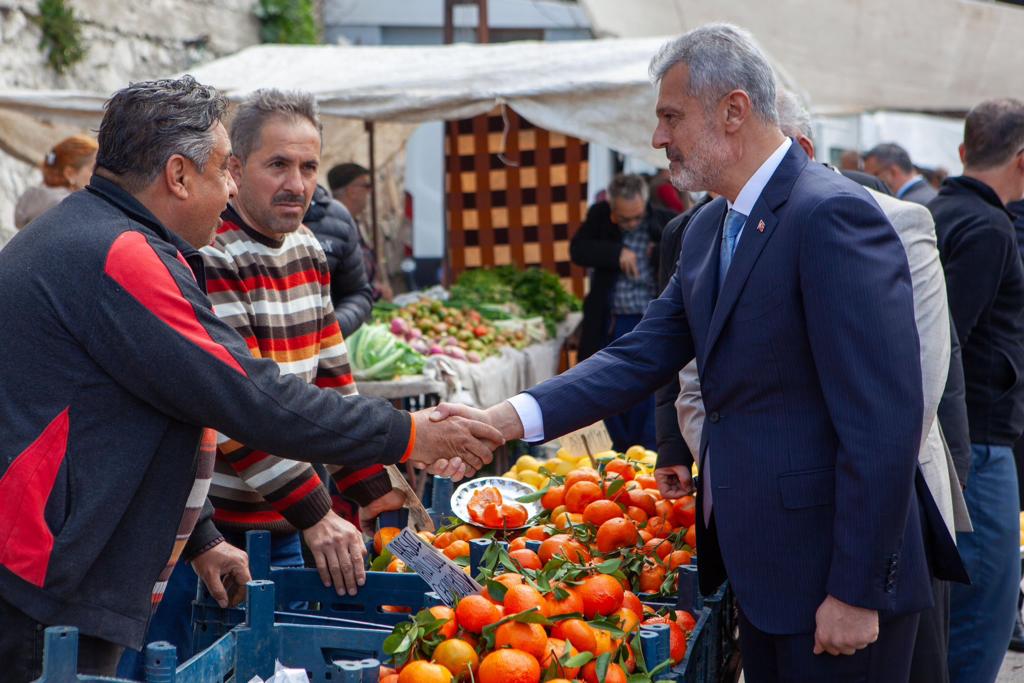 akkadin_hatay's tweet photo. Hatay Büyükşehir Belediye Başkan Adayımız Mehmet Öntürk Başkanımız;

Belen’de çarşı esnafımızı ziyaret ettik, bereketli işler diledik...

Alnının teri, elinin emeğiyle rızkını temin eden esnafımızın her daim yanında olacağız. https://t.co/qlW5F9Cv3A