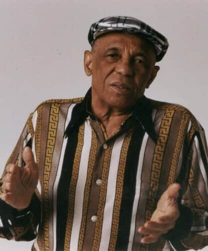 PortalMigalhas's tweet photo. #BaúMigalheiro Há 97 anos, em 23 de fevereiro de 1927, nasceu #BezerraDaSilva. Foi cantor, compositor, violonista, percussionista e intérprete brasileiro dos gêneros musicais coco e samba, em especial de partido-alto. Gravou seu primeiro compacto em 1969 e o primeiro disco em 1975, de um total de 28 álbuns lançados em toda a carreira que, somados, venderam mais de três milhões de cópias.