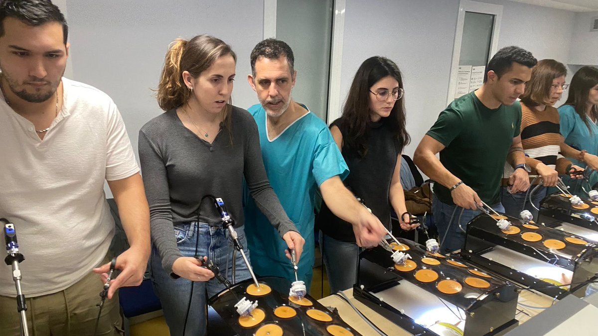 Dulce Momblan (@dmomblan) on Twitter photo Finalizamos el curso básico de formación en cirugía endoscopia de la <a href="/aecirujanos/">aecirujanos</a> para Residentes de primer año en el <a href="/hospitalclinic/">Hospital Clínic</a> . Ha sido una Gran Experiencia.
<a href="/aecformacion/">AEC Formación</a> Finalizamos el curso básico de formación en cirugía endoscopia de la <a href="/aecirujanos/">aecirujanos</a> para Residentes de primer año en el <a href="/hospitalclinic/">Hospital Clínic</a> . Ha sido una Gran Experiencia.
<a href="/aecformacion/">AEC Formación</a>