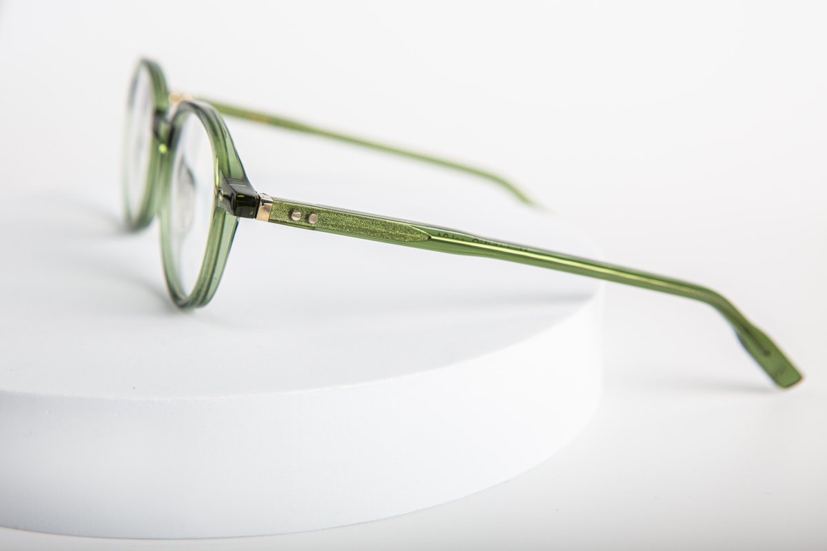 Incredibly by Lesca. Delicate, but so nice. Redefining the meaning of classic, with style and charisma 💫 #BE #Glasses #BEUnique #YourEyewearIsYourIdentity