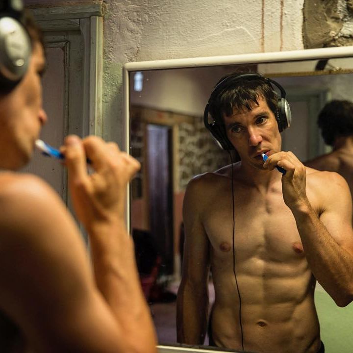 Apparently listening to the Batman soundtrack and having good dental hygiene and a solid core regimen can really up your game. @alexhonnold always upping his game... A behind the scenes moment from the production of Free Solo. Shot on assignment for @NatGeo.