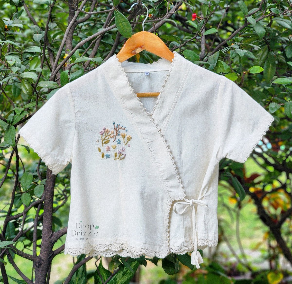 dropdrizzle_stu's tweet image. G i v e a w a y ✨
แจกเสื้อฝ้ายพื้นเมือง ปักมือด้ายย้อมสีธรรมชาติจำนวน 1 ตัว (เลือกไซส์ได้)
กติกา : รี + ฟอล
สุ่มผู้โชคดี 1 คน 
ประกาศผล 16/03

🌼 ไม่อยากรอลุ้นสามารถสั่งปักได้ทาง dm มีขนาดเสื้อให้เลือกค่ะ