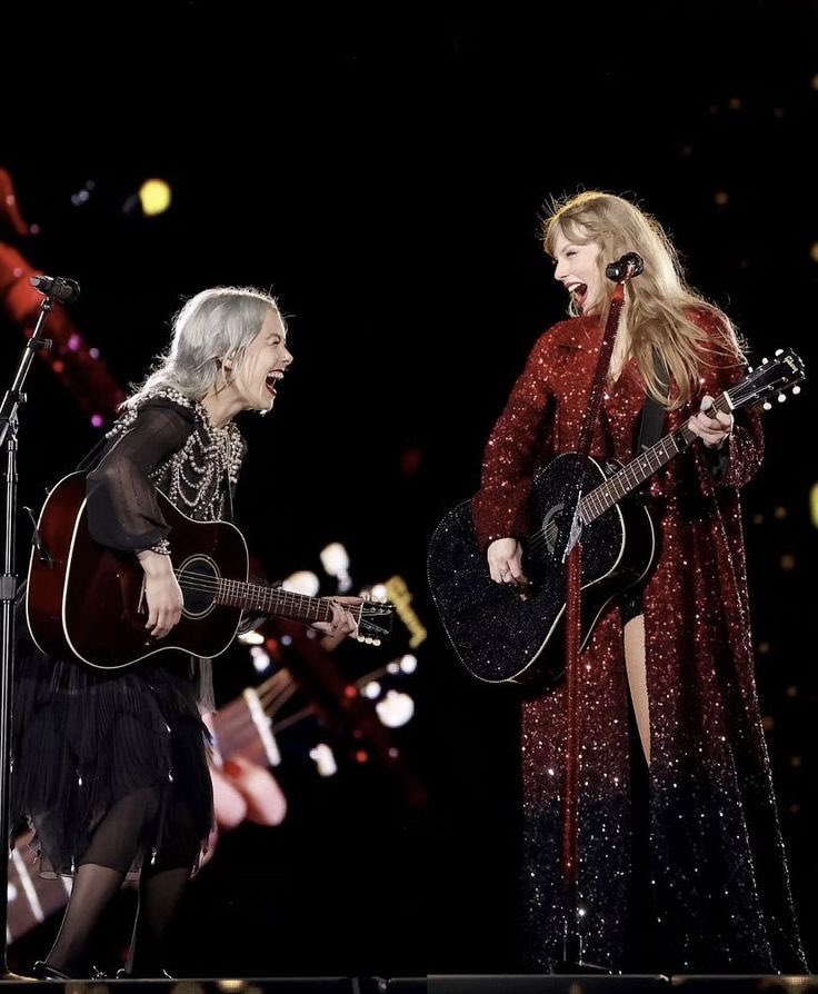hotmessjunk's tweet photo. my holy trinity https://t.co/IicMhNfQRk
