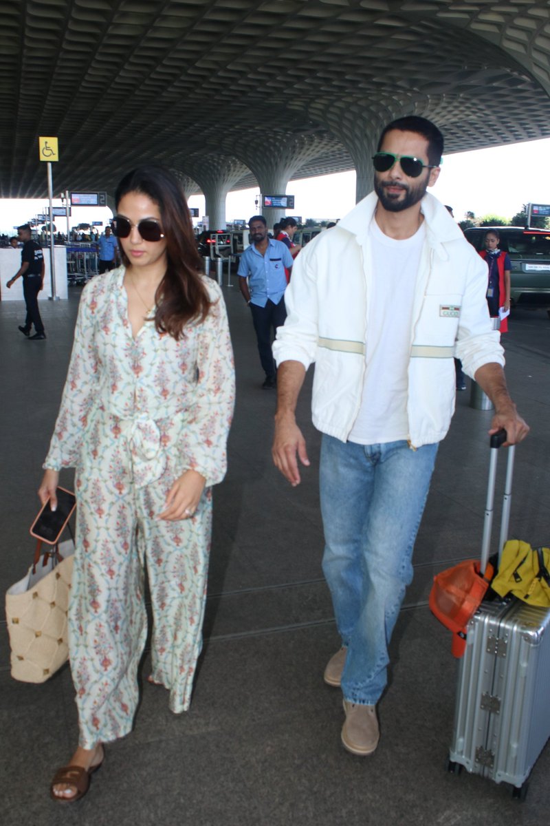 #ShahidKapoor And #MiraKapoor Snapped At #MumbaiAirport