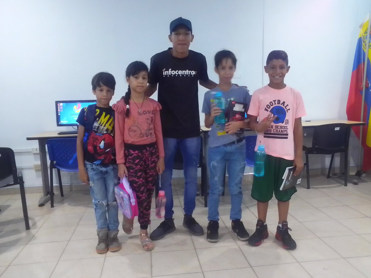 Info_Mir25's tweet photo. Somos espacios socio- tecnológicos creados por nuestro comandante eterno Hugo Rafael Chávez Frías #LealtadAbsoluta #Infocentro 
@Gabrielasjr
@LaRosaInfoVE 
@BrigadasCHCH https://t.co/kBYT9Pl4zn