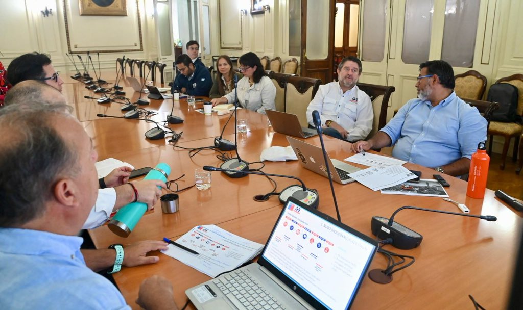 Nos reunimos con el equipo de #NuevaAlameda del @gob_santiago viendo avances y plazos del proyecto de renovación urbana más importante de Santiago y todo Chile. Seguimos trabajando por recuperar la ciudad para las personas.