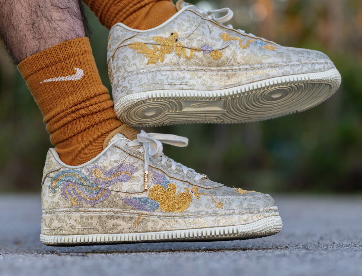 #kotd is the first wear of the most stunning pair of 2024, the China Exclusive Nike Air Force 1 “Year of the Dragon”. @snkr_twitr #nike #nikeair #dragon #af1 #airforce1 #china #YearOfTheDragon2024 #sneaker #sneakerhead #sneakers #SnkrsLiveHeatingUp #snkrskickcheck