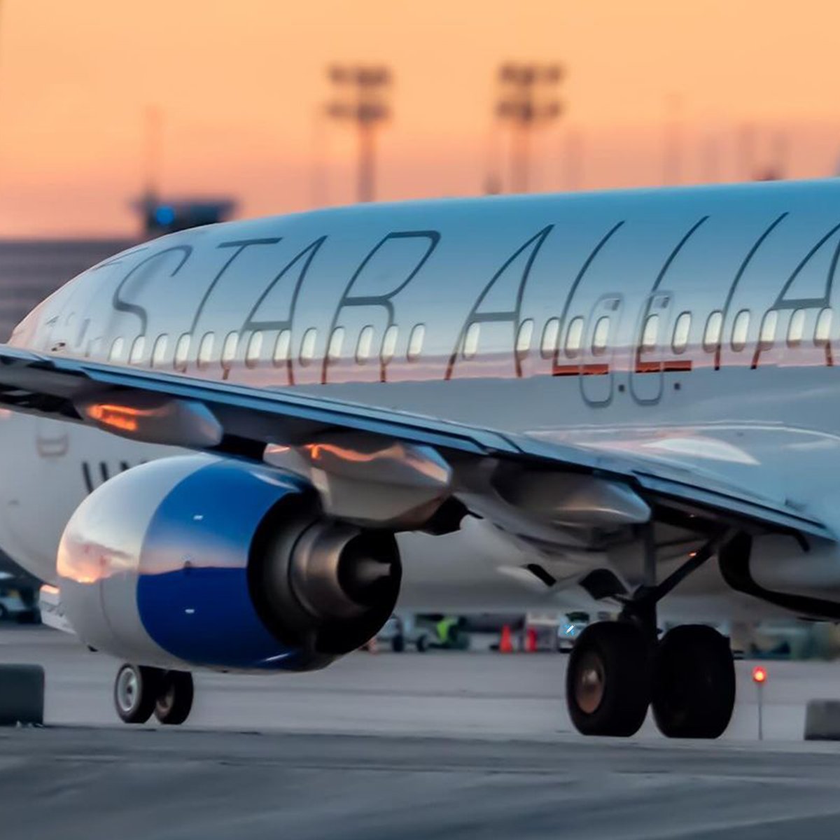 Strutting the runway with style ✨ Can you spot the hidden emojis in these pre-take off photos? Round of applause to IG: united__elite for capturing @united moments before departure 👏