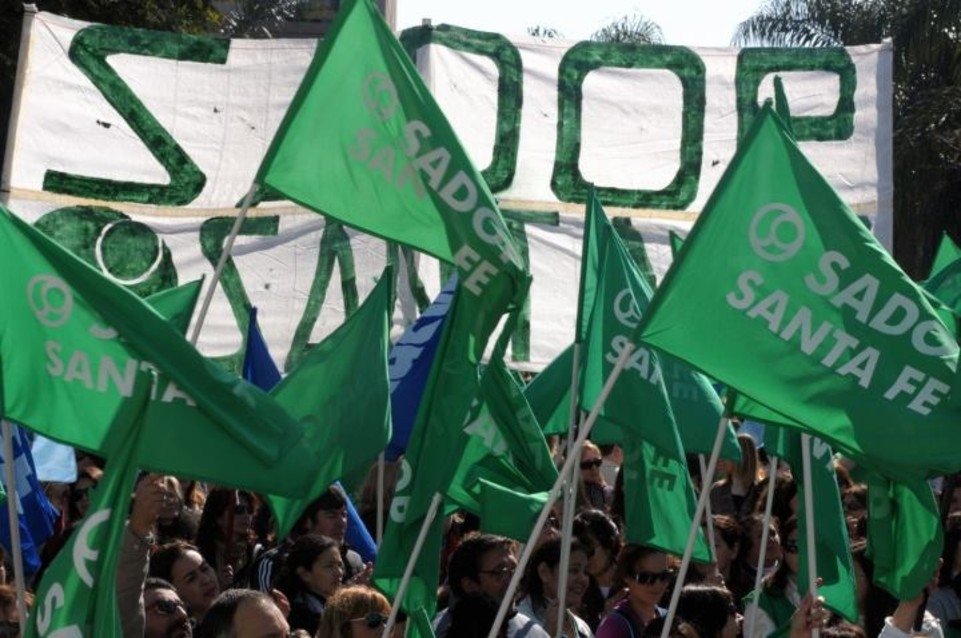 #Paritarias | <a href="/sadopsantafe/">SADOP Santa Fe</a> anuncia un paro de 48 horas y las clases no empiezan el lunes ➡️ lt10.com.ar/noticia/428241…