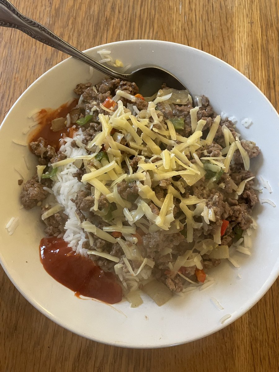 Presentation has never been my thing

Nutrient poppin’ meals is though! 

Beef mince 
Jasmine rice
Cheese
Chillis
Hot sauce

It doesn’t get better!