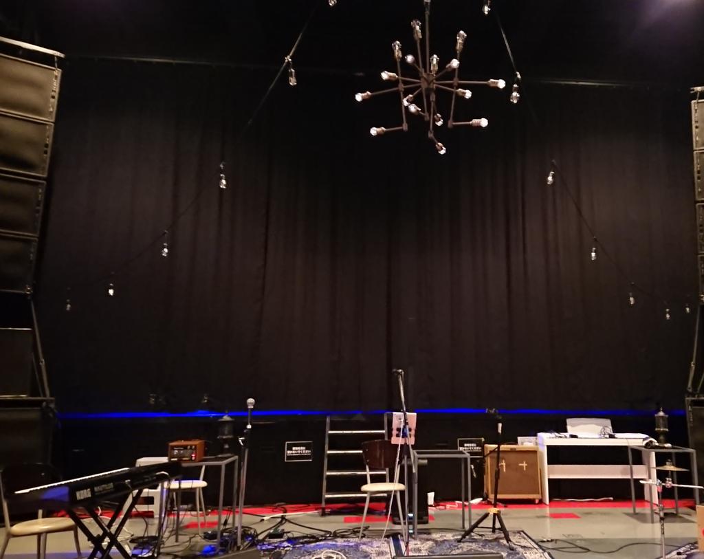 kugichan119's tweet photo. 推しの #PrairieDoc さんが出演するライブに行って来ました🎶
今回フロアーがステージに。近い!一年ぶりのめっちゃイケメンの4人様にお逢い出来、唄声も聴けて、耳と瞳と心の保養になりました🤭
今回もワガママ云ってお写真頂きました!ありがとうございました😆
カウンターのぬい。忘れないデネ🤭 https://t.co/ay3ZwqGjU2