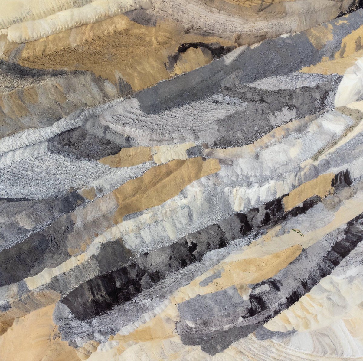 'The Long-Term Scars of a Coal Obsession’ by Neal Haddaway, an environmental photographer from the UK, is the latest multimedia piece published on the Anthroposphere website.

anthroposphere.co.uk/post/the-long-…