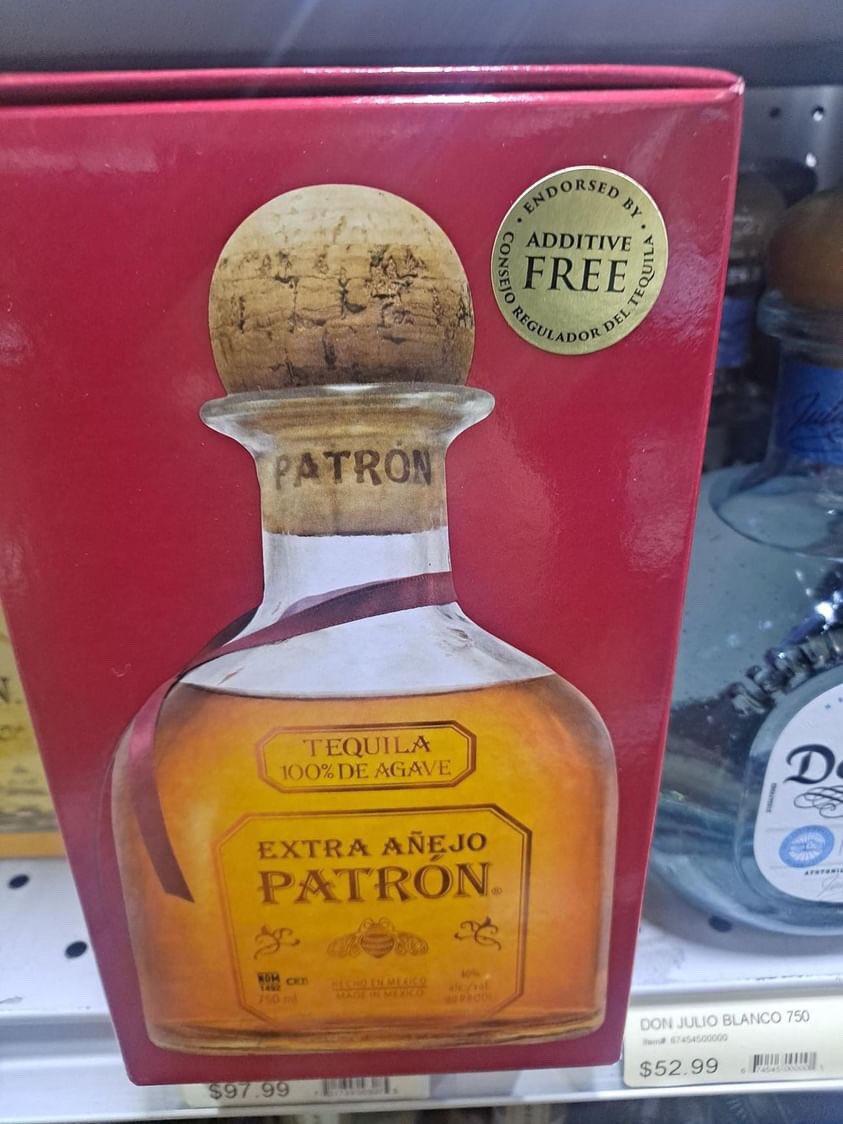 VancouverGuero's tweet image. Hola CRT. Buenas. Tengo una pregunta sobre esta pegatina en la caja de Tequila Patrón. Es legítimo? #additivefree @CRTequila @Patron @BACARDI