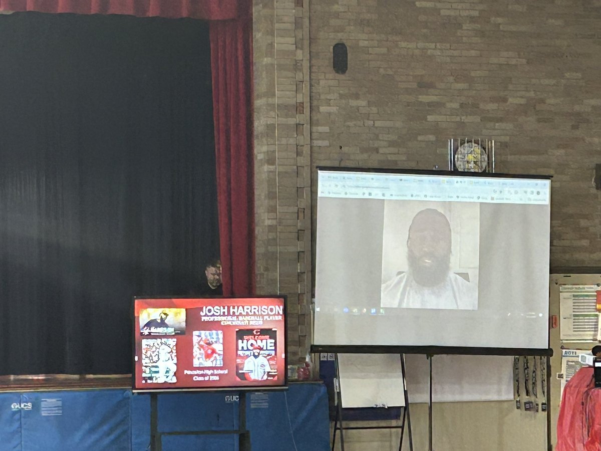 walkertww81's tweet photo. Glendale had its first Black History program. Students learned about African Americans past and present who are making a huge impact. A big shout-out to our teachers and thank you to Mr.Card @VikeSuper1 @GLESVikes https://t.co/ghTsbbzZ1u