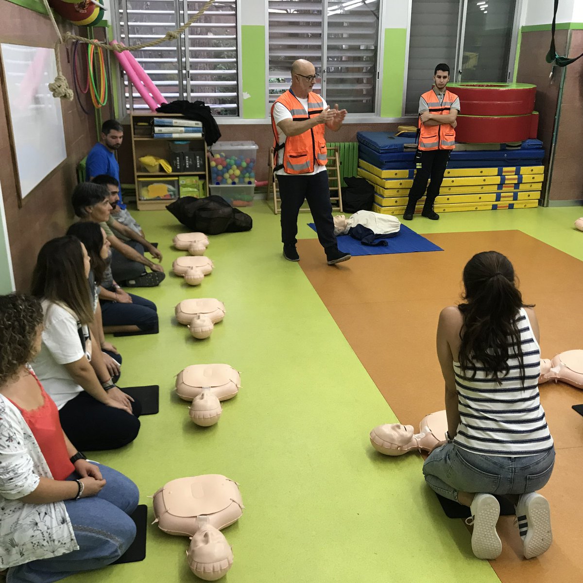 Escola Josep Carner tweet media