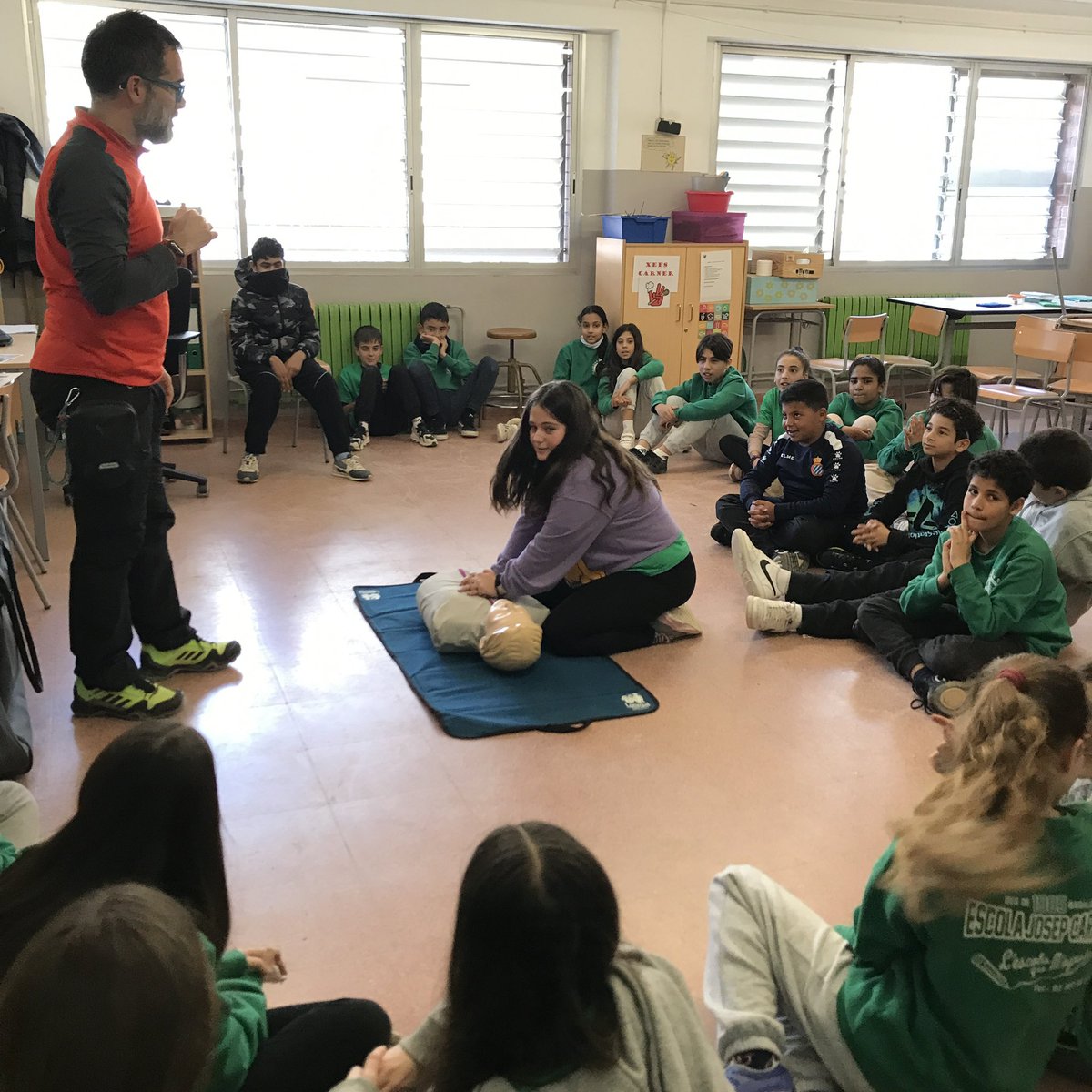 Escola Josep Carner tweet media