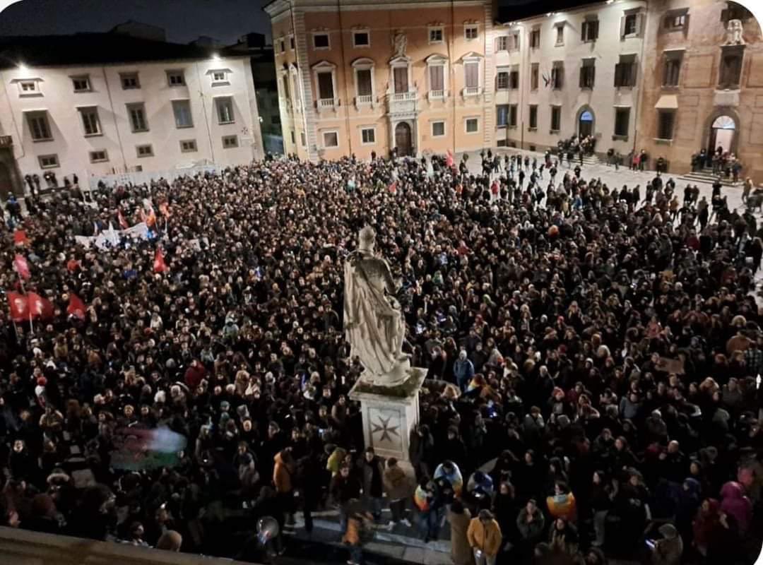 Lia_Varoli's tweet photo. Manganellate? Ne arriveranno altri 10,100,1000. 
Il fascismo non passerà,rassegnatevi.
Viva l’Italia che Resiste 
Viva l’Italia Antifascista 
#pisa https://t.co/oscj5JTylw