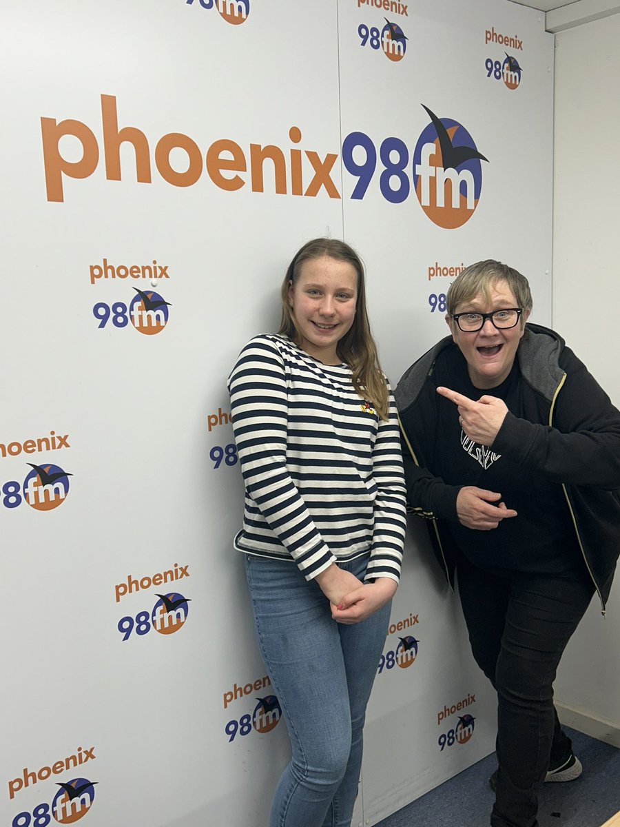 SteveLinton7's tweet photo. Back @phoenixfm again talking to @jobaileymusic1 about all things @BrentwoodTownFC including #Project3G. It’s been a great finish to an incredibly busy week so had my helper today who couldn’t resist joining in the show. Have a great weekend everyone & Be Lucky #OneBrentwoodTown https://t.co/kGGRChhJ2m