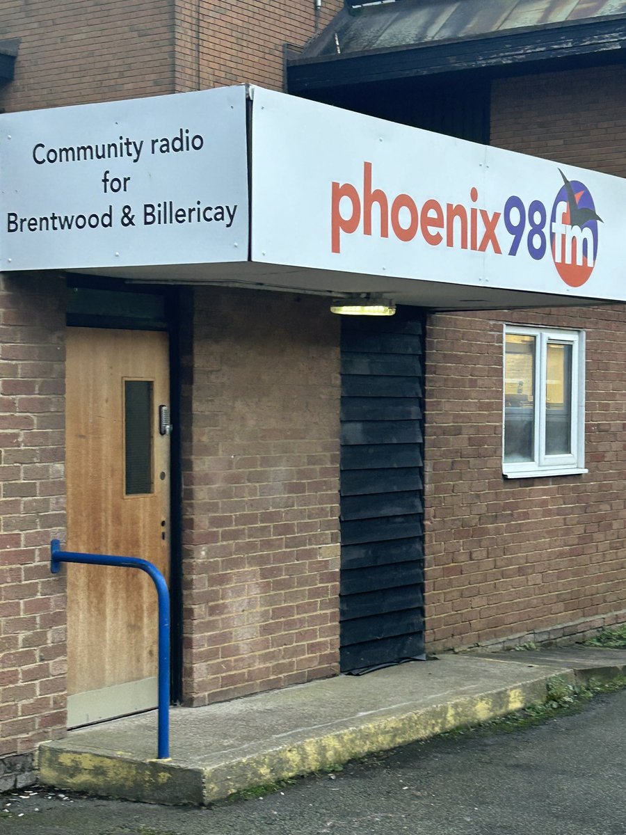 SteveLinton7's tweet photo. Back @phoenixfm again talking to @jobaileymusic1 about all things @BrentwoodTownFC including #Project3G. It’s been a great finish to an incredibly busy week so had my helper today who couldn’t resist joining in the show. Have a great weekend everyone & Be Lucky #OneBrentwoodTown https://t.co/kGGRChhJ2m