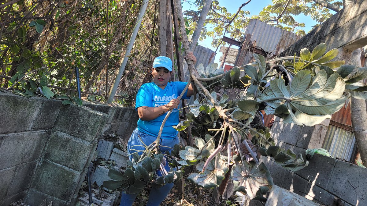 Sackjuarezc's tweet photo. Hoy, el equipo territorial del futuro alcalde de San Salvador Centro, @marioduran, iniciamos la atención integral en la comunidad Quiñonez, que fue el centro de nuestras acciones en beneficio de todos los habitantes de este sector 🙌 https://t.co/nYpiZdPn6x
