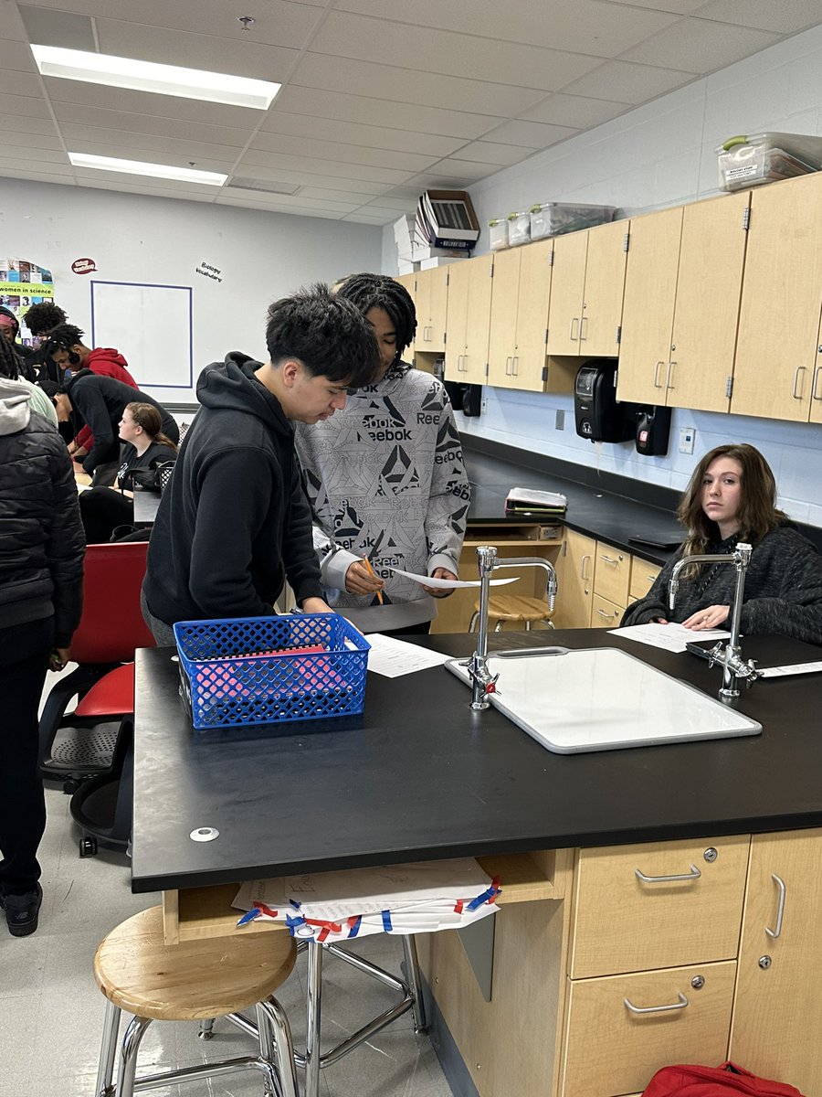 cottrellcorner's tweet photo. Today we were learning about the fish classes and decided to try a Find Someone Who.  #kagan #highengagement #juniorseniorzoologists #AAGV #vikingdiff https://t.co/QAD3nw48kj