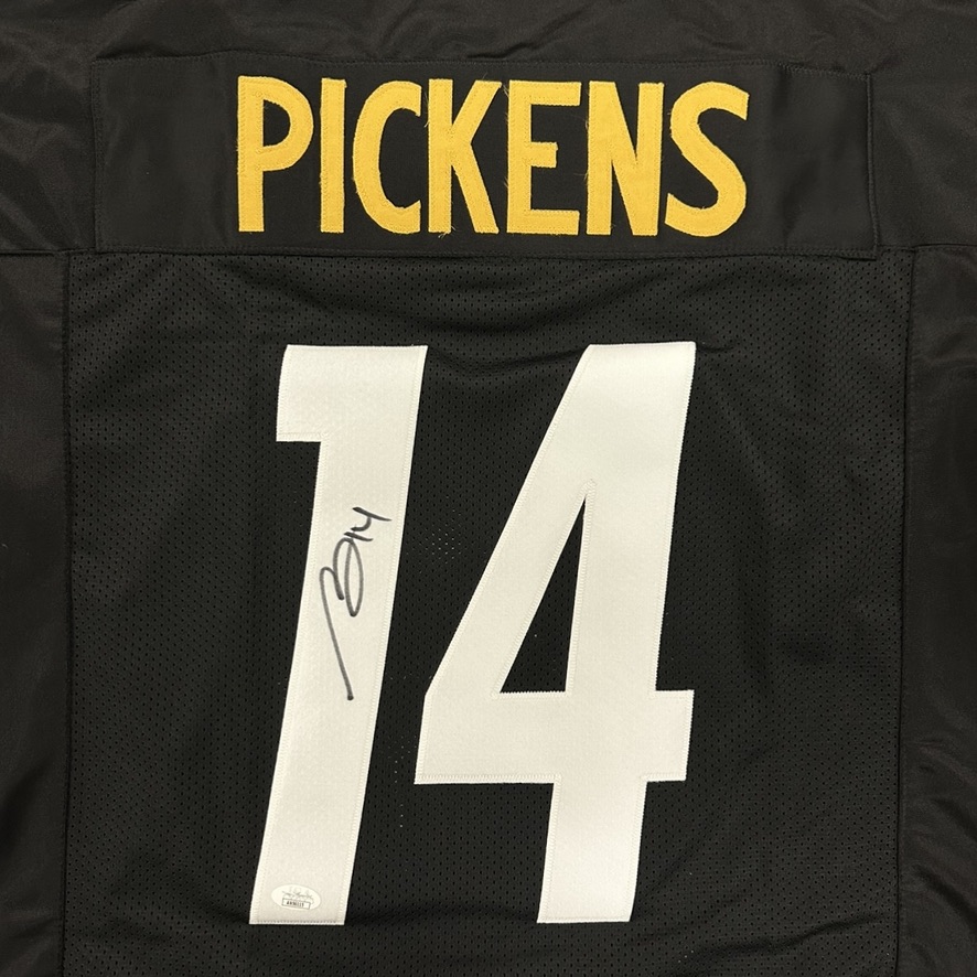 We're going to give a George Pickens autographed jersey to someone who reposts this post and follows us! We'll announce a winner on Monday 2/26!