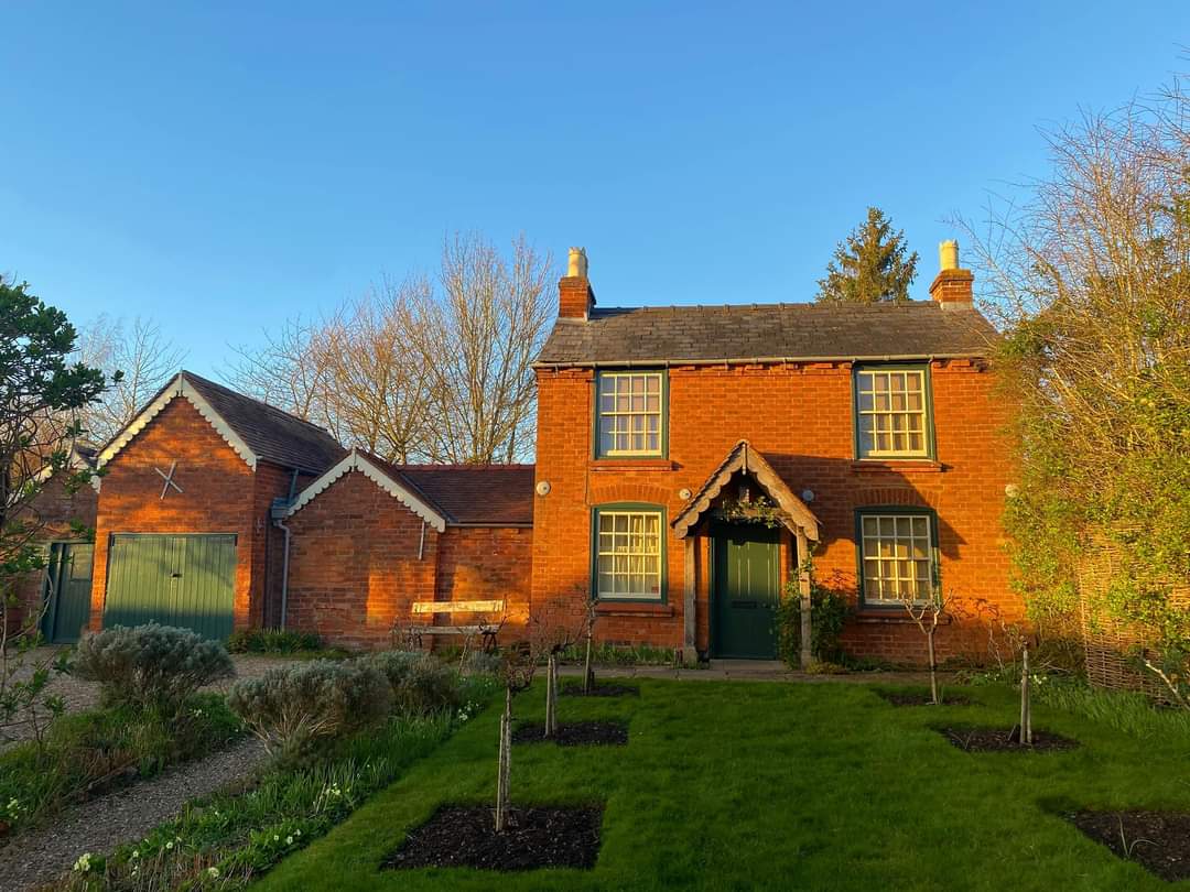 Today we are remembering 90 years since Sir Edward Elgar passed away. Elgar wished to be remembered here in Lower Broadheath after his death. His daughter, Carice, made sure this happened and the Elgar Birthplace Museum was opened. #WorcestershireHour 📸 Ellen Cooper