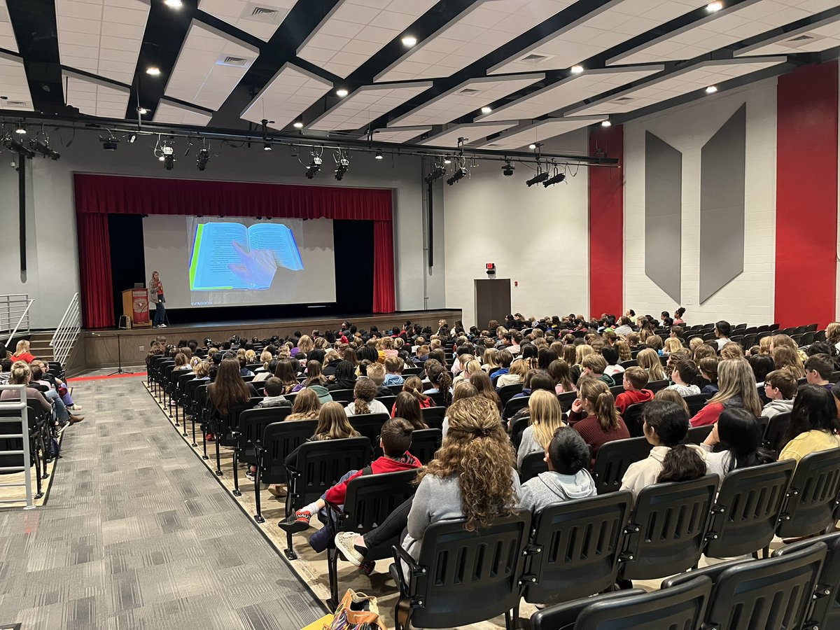 Almost 2k elementary s’s were able 2 hear from children’s author @stacymcanulty this week. Her ability 2entertain S’s while teaching them awesome facts a/b ➕ ➗, 🪐🌏, and 📚 📖 has been awesome! Thanks 4 visiting @UCPSNC Stacy! We’d love 2 learn with U again soon! @AGHoulihan