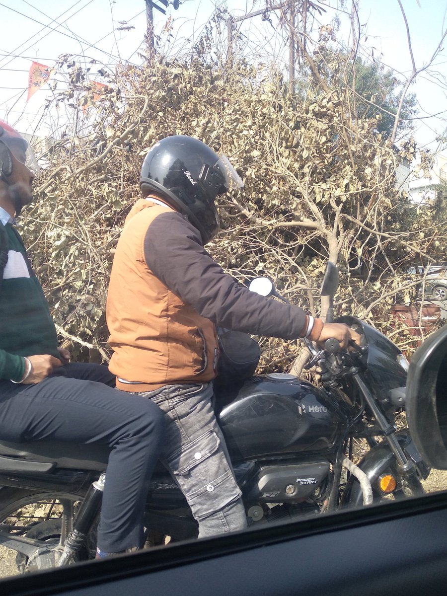 #NoidaAuthority
This picture is near D9 sector 8 crossing in Noida. Heare and At lots of other places such sight is common and will grow worse till holi causing traffic snarlsand pollution. Noida Authority please wake up and take action.