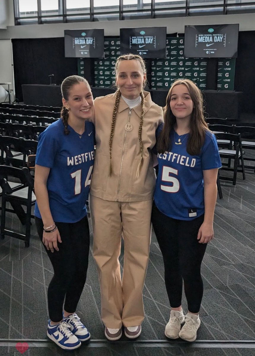 WHSgirlsflagFB's tweet photo. Thank you to the NY Jets for hosting the inaugural Girls High School Flag Football Media Day today at MetLife Stadium. We can't wait to see what the future holds! @WHS_BlueDevils https://t.co/csu8s7fK6r