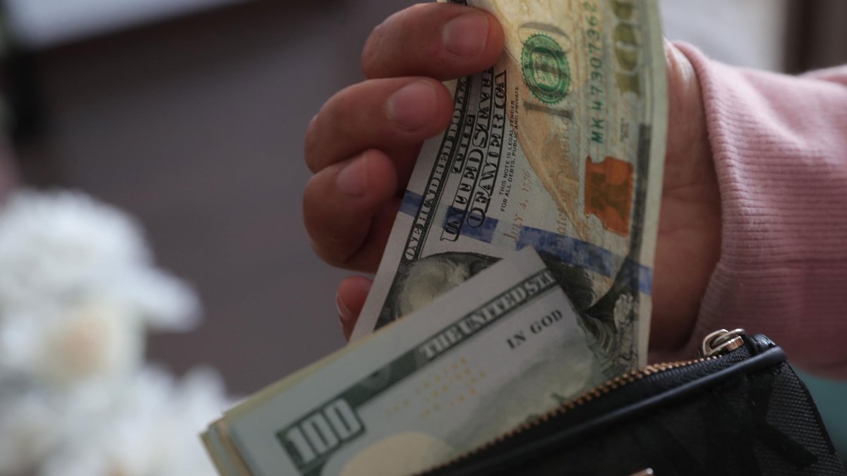 EMOL SOCIAL FACTS | Alza del dólar: Cómo afecta en las finanzas personales y en la economía del país
&gt; Especialistas detallan las repercusiones en el bolsillo de los chilenos 
tiny.cc/jmhzwz